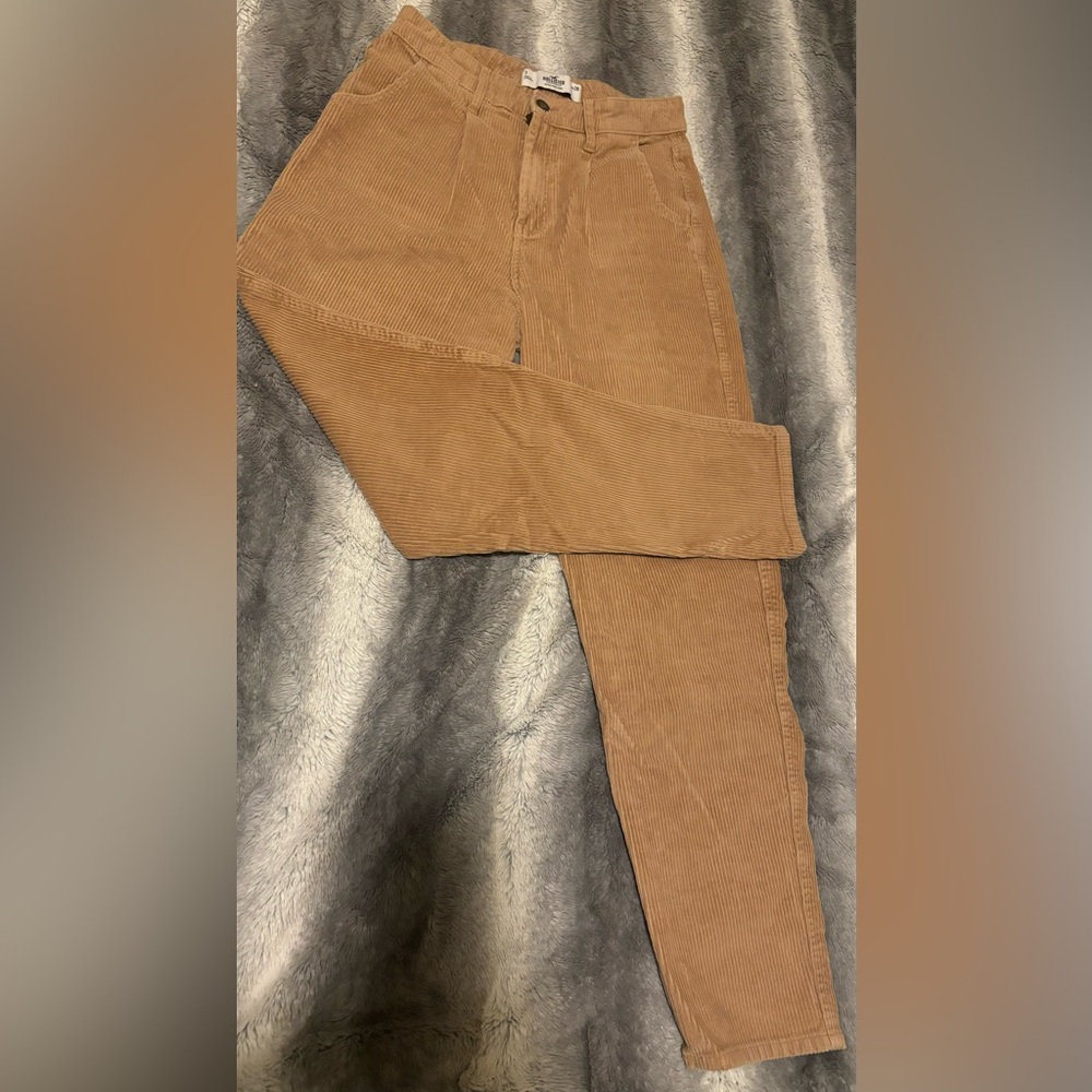 Hollister. Ultra High-Rise Corduroy Straight Pants